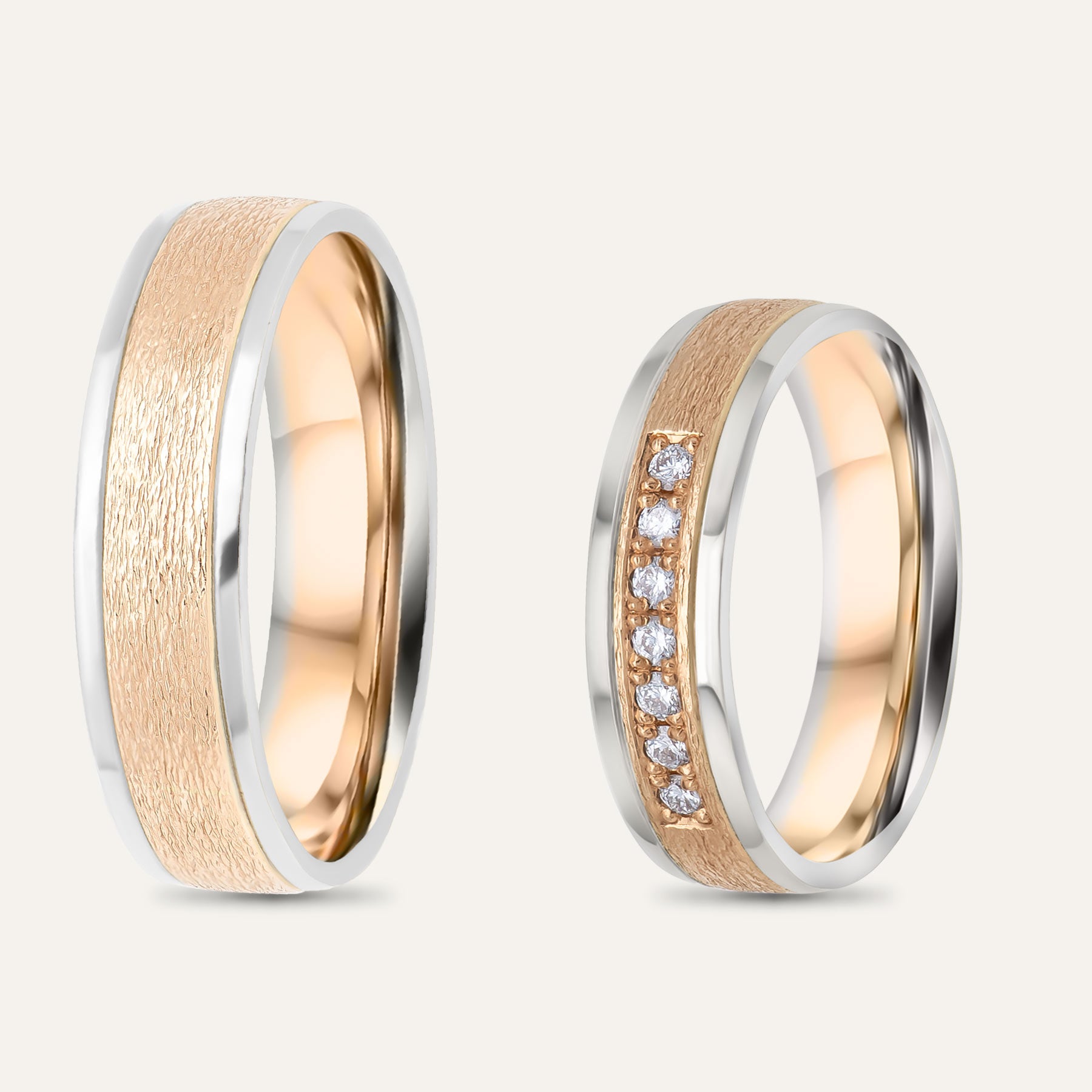Auksinis Vestuvinis Žiedas „Su Raukšlėtu Raudonu Auksu ir Balto Aukso Kraštais- 6mm (su 7 Briliantais)“