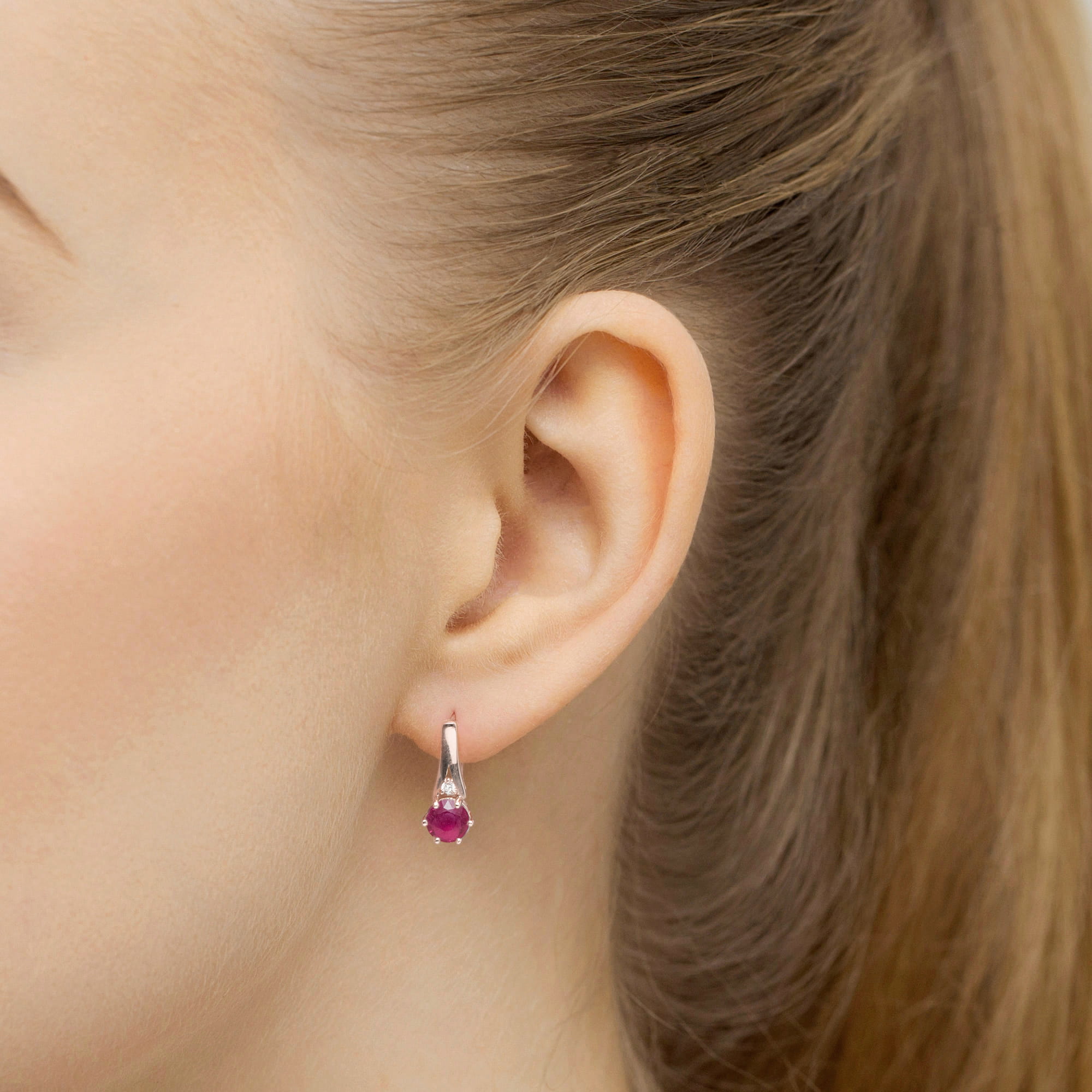 Gold Earrings With Rhodolite And Diamonds