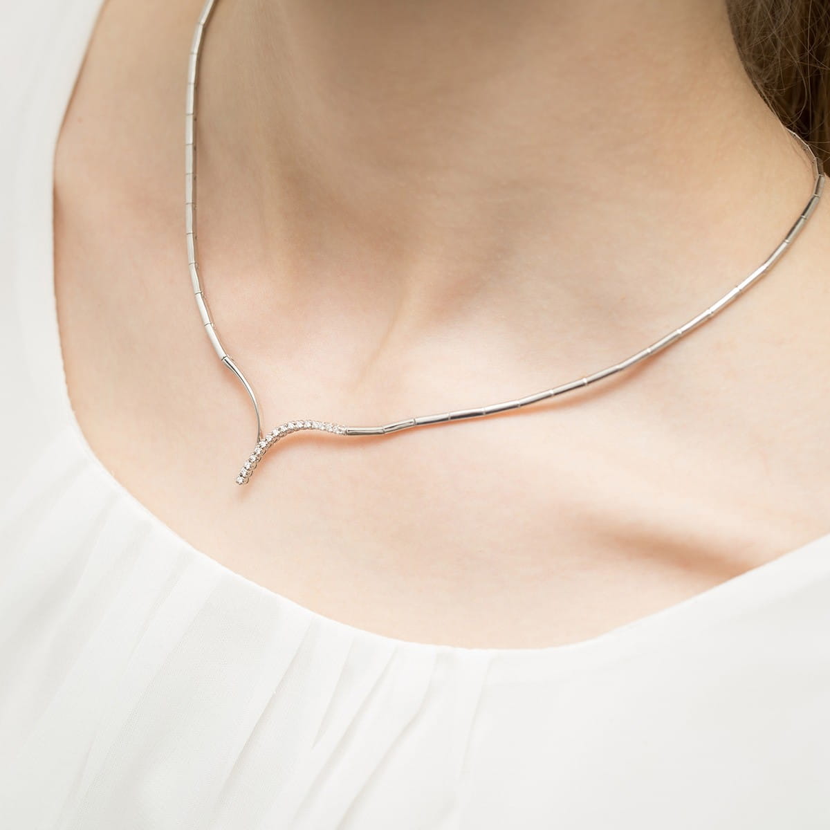 Gold Necklace With Diamonds