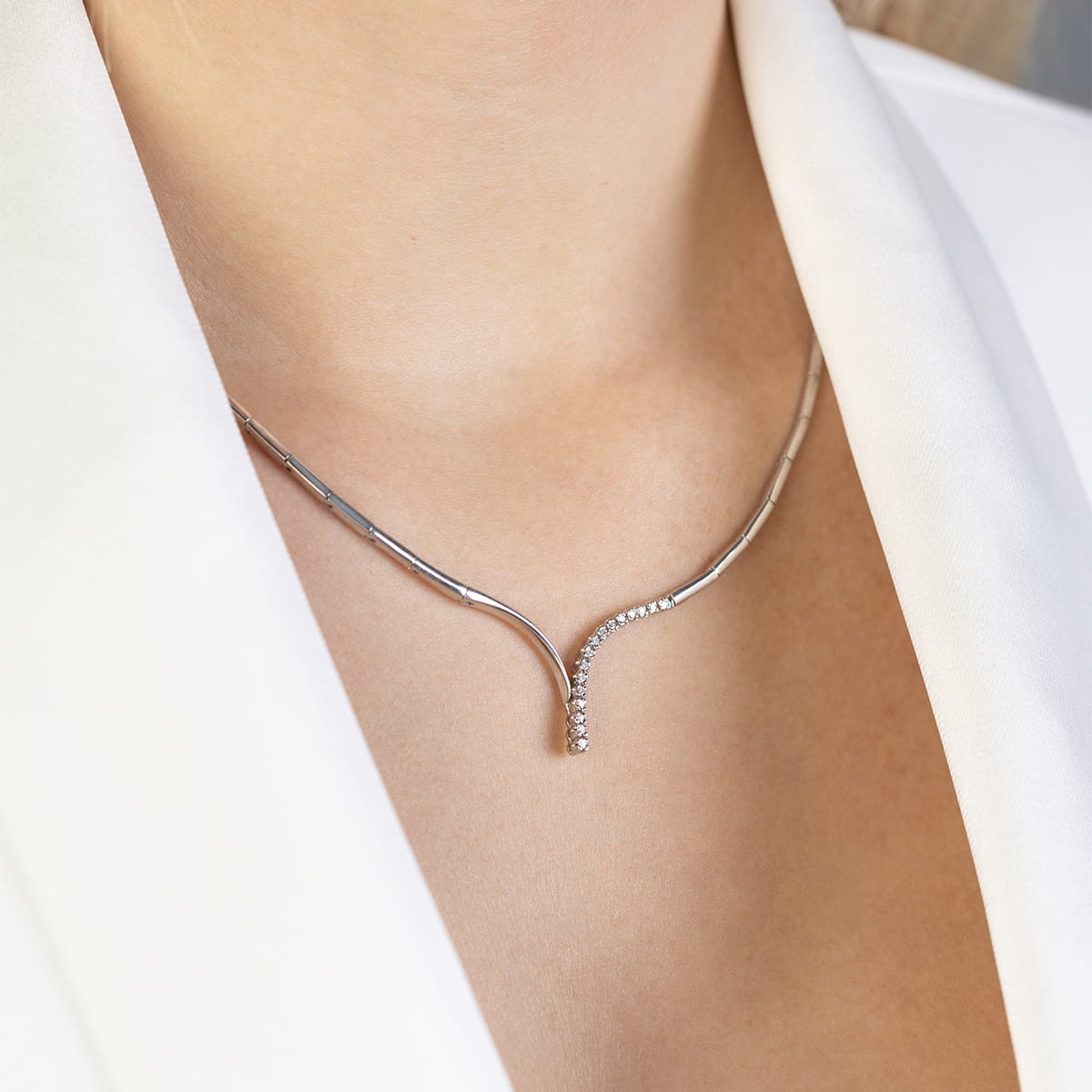 Gold Necklace With Diamonds