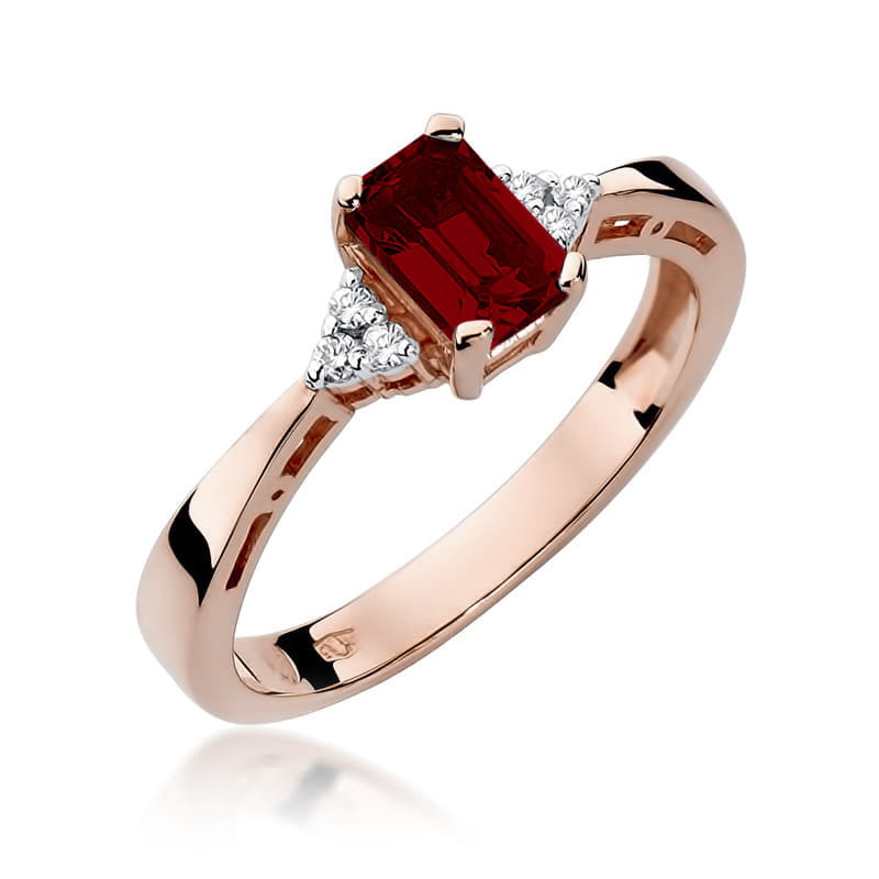 Gold Ring With Garnet And Diamonds