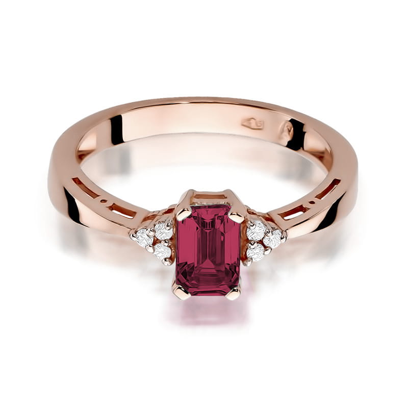 Gold Ring With Ruby And Diamonds