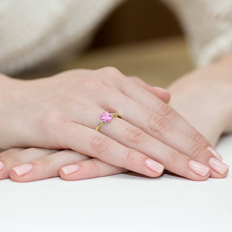 Auksinis Žiedas Su Rožiniu Topazu Ir Deimantais