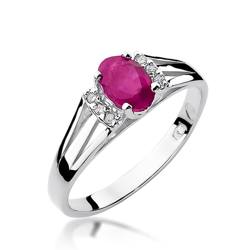 Gold Ring With Ruby And Diamonds