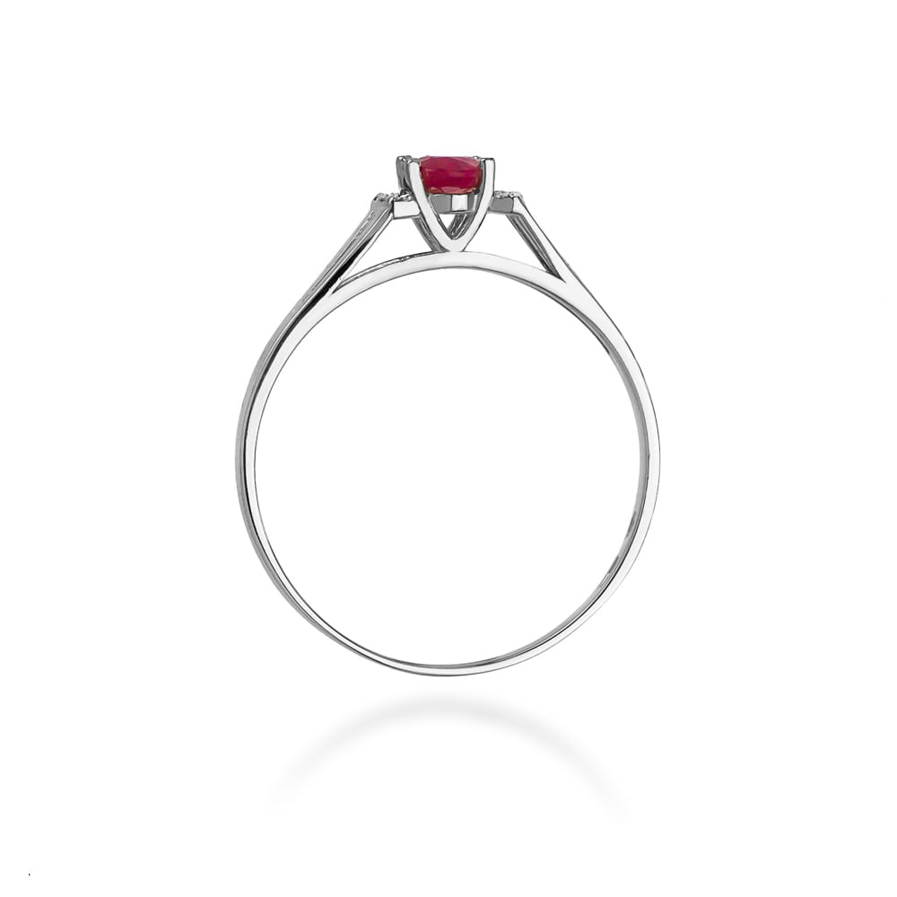 Gold Ring With Ruby And Diamonds