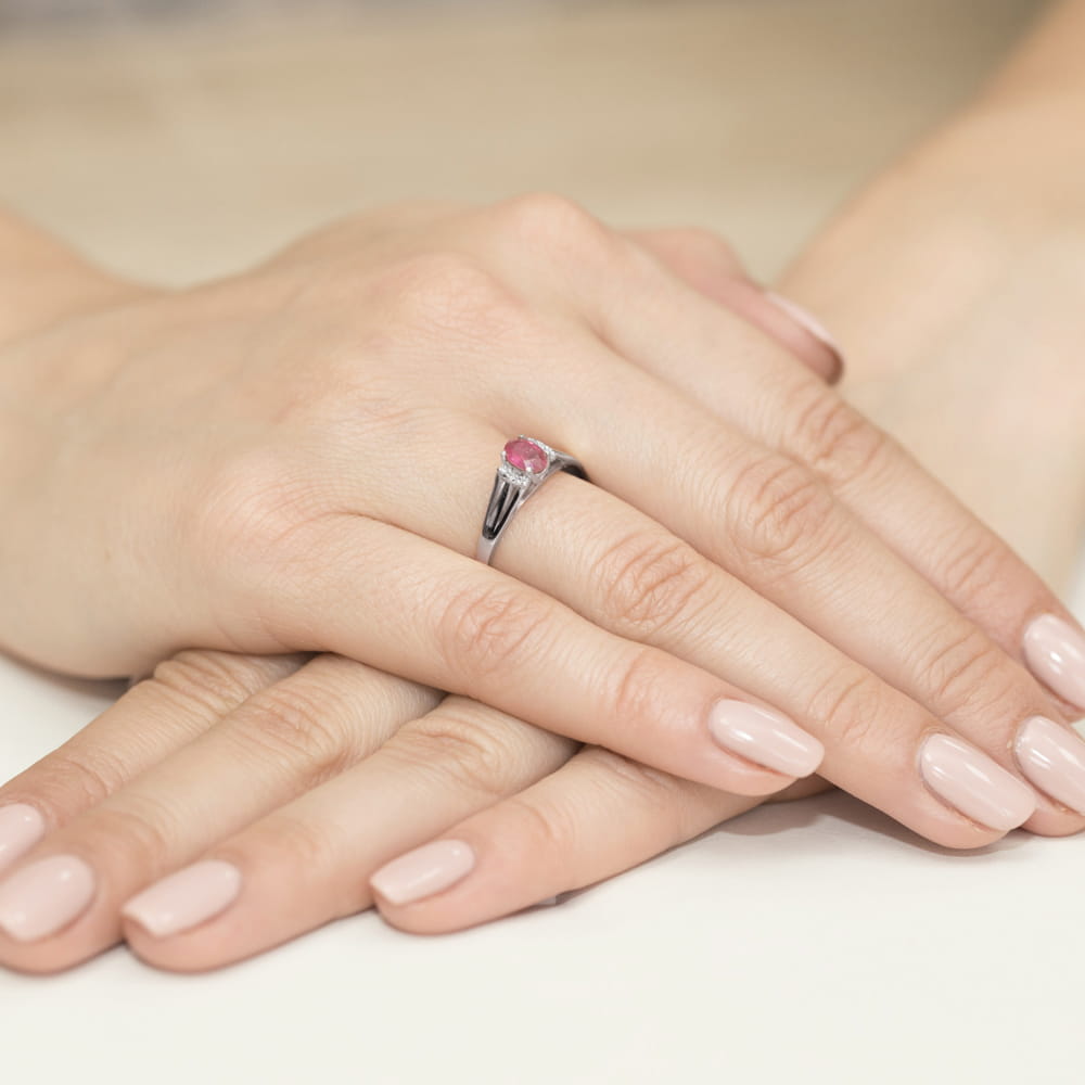 Gold Ring With Ruby And Diamonds