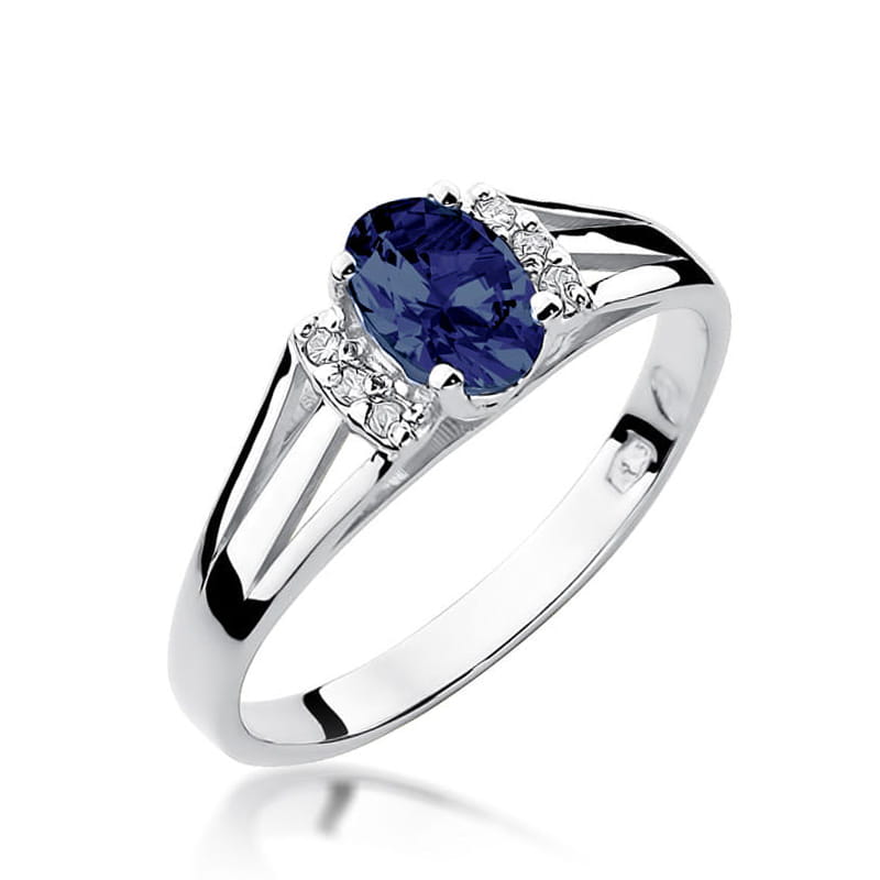 Gold Ring With Sapphire And Diamonds