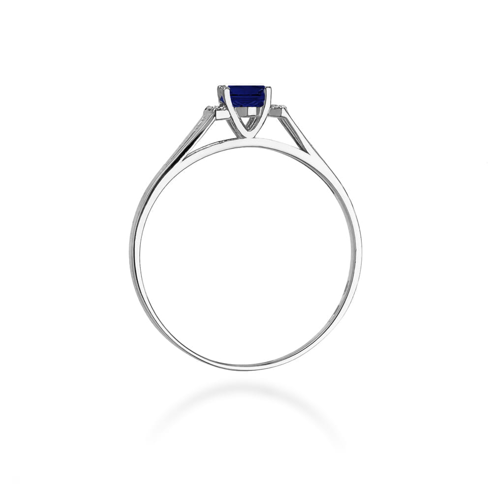 Gold Ring With Sapphire And Diamonds