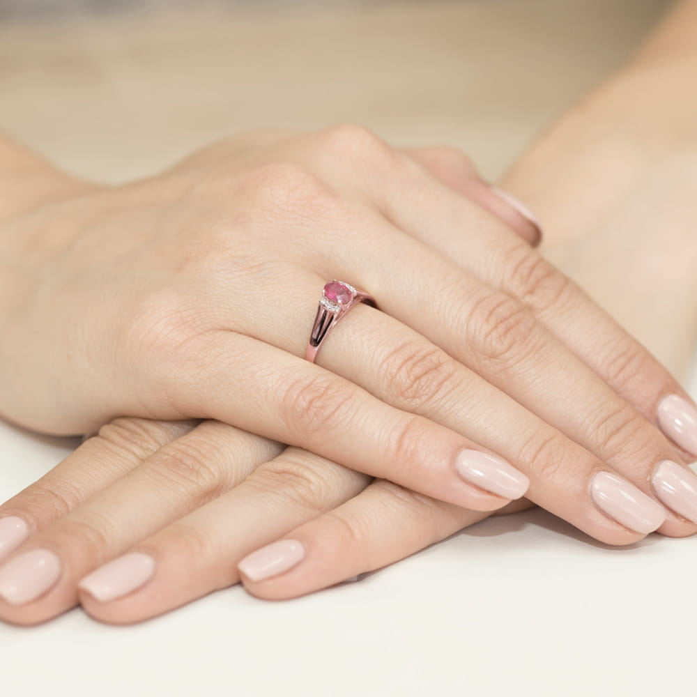 Gold Ring With Ruby And Diamonds