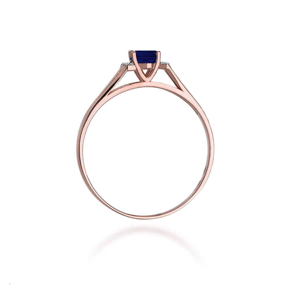 Gold Ring With Sapphire And Diamonds