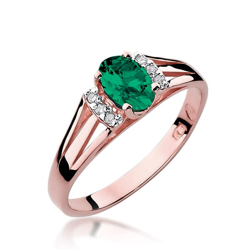 Gold Ring With Emerald And Diamonds