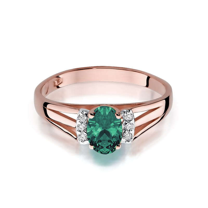 Gold Ring With Emerald And Diamonds