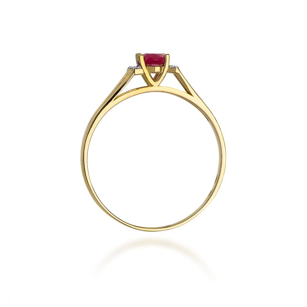 Gold Ring With Ruby And Diamonds