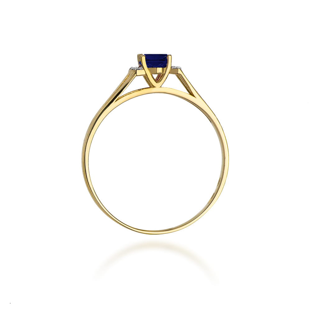 Gold Ring With Sapphire And Diamonds