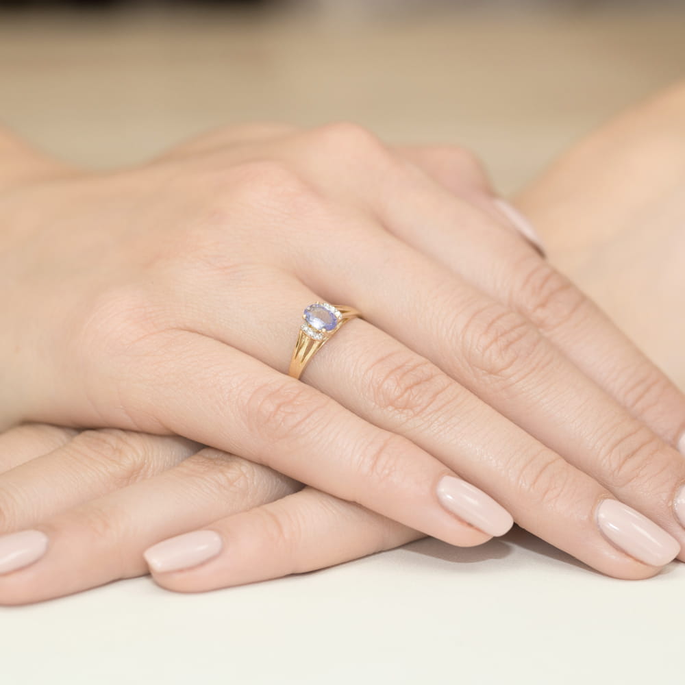 Auksinis Žiedas Su Tanzanitu Ir Deimantais