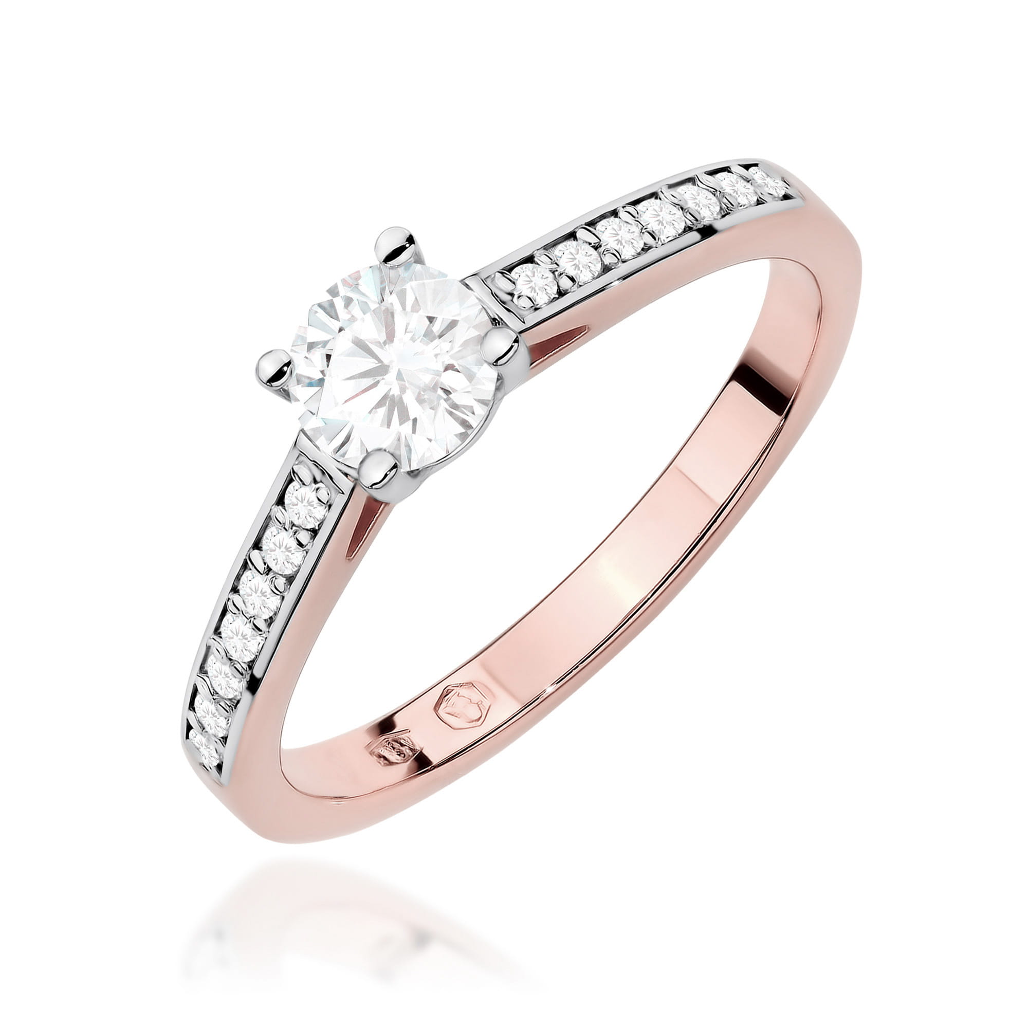 Gold Ring With Lab-Grown Diamonds