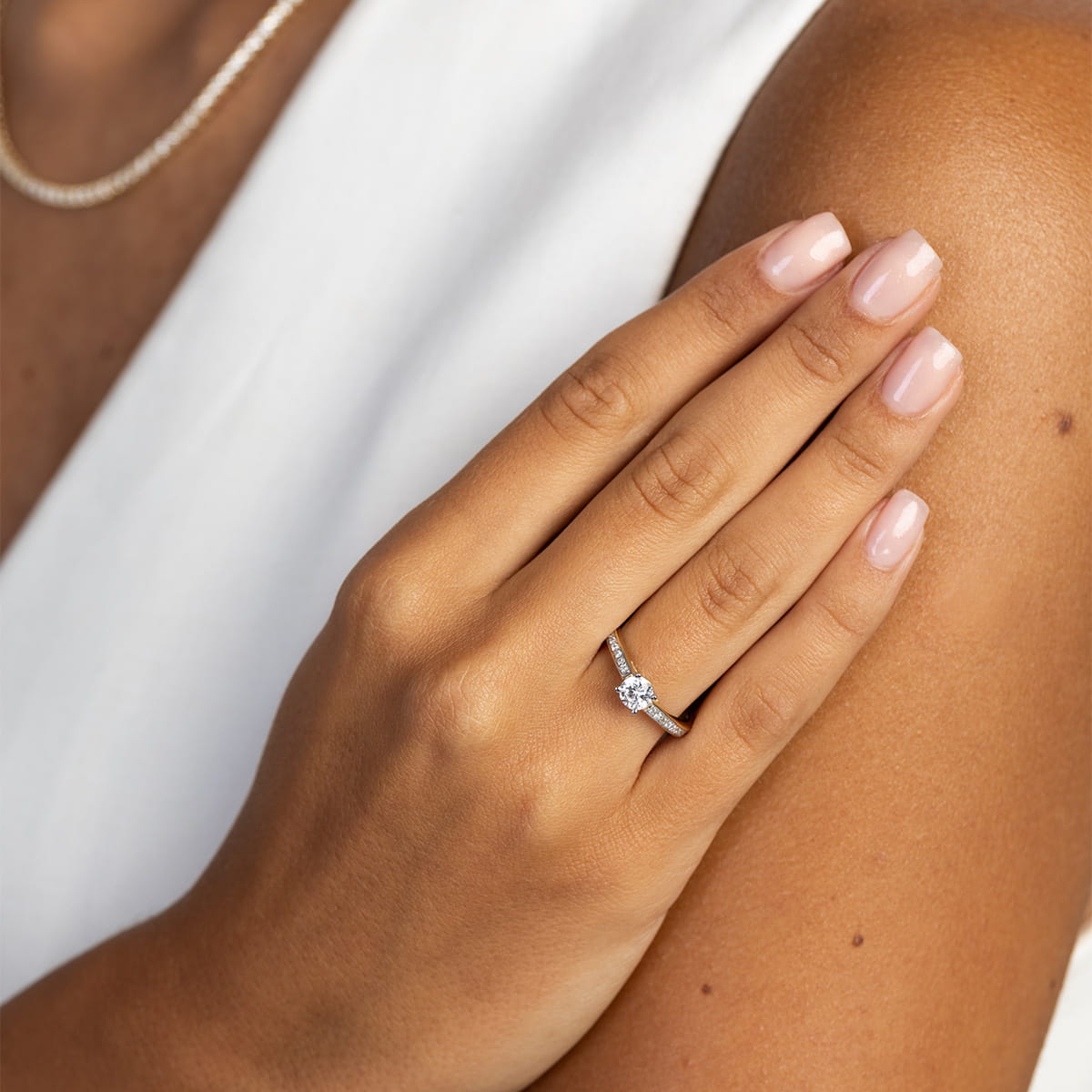 Auksinis Žiedas Su Labaratoriniais Deimantais