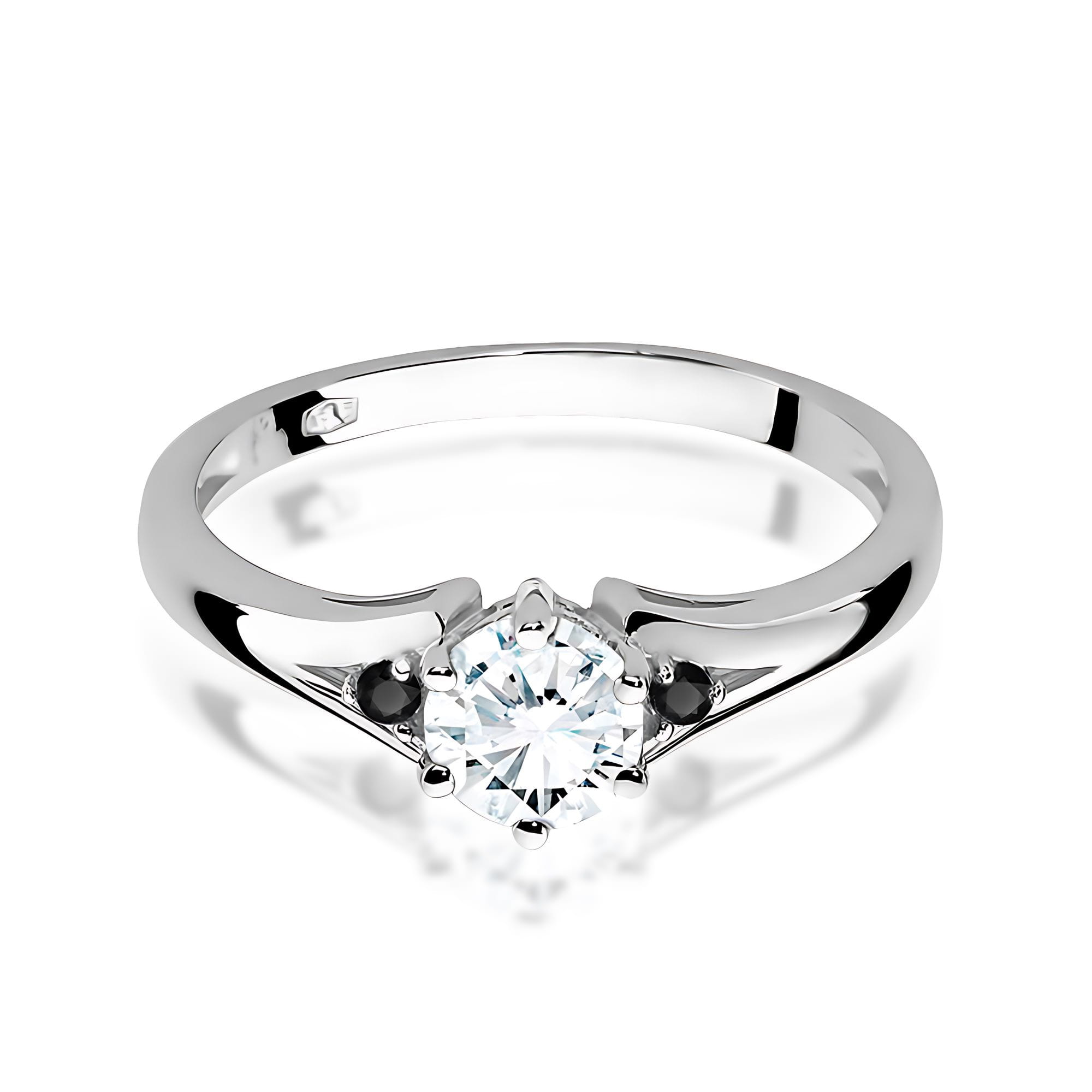 Auksinis Žiedas Su Baltu Safyru Ir Juodais Deimantais