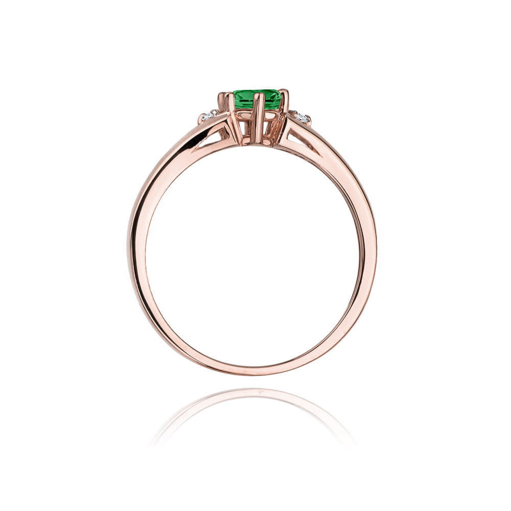 Gold Ring With Emerald And Diamonds