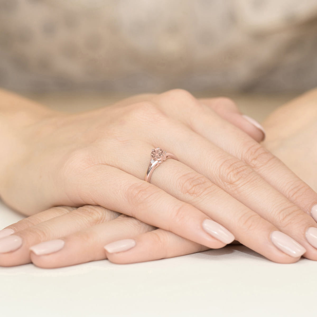 Auksinis Žiedas Su Morganitu Ir Deimantais