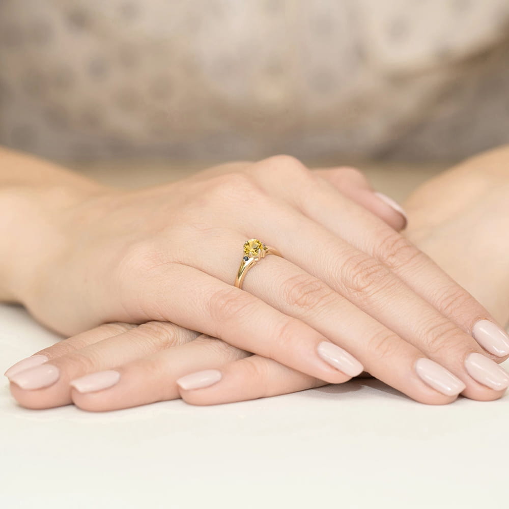 Auksinis Žiedas Su Citrinu Ir Juodais Deimantais