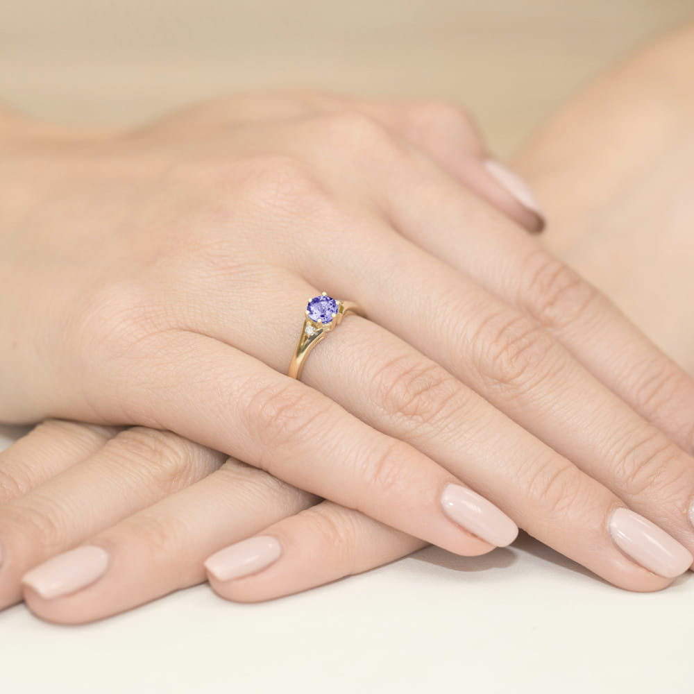 Gold Ring With Tanzanite And Diamonds