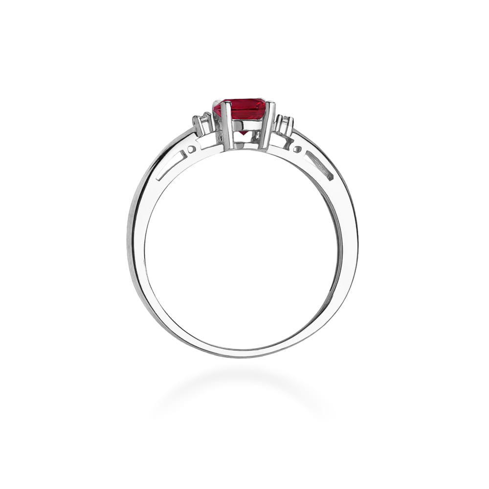 Gold Ring With Ruby And Diamonds