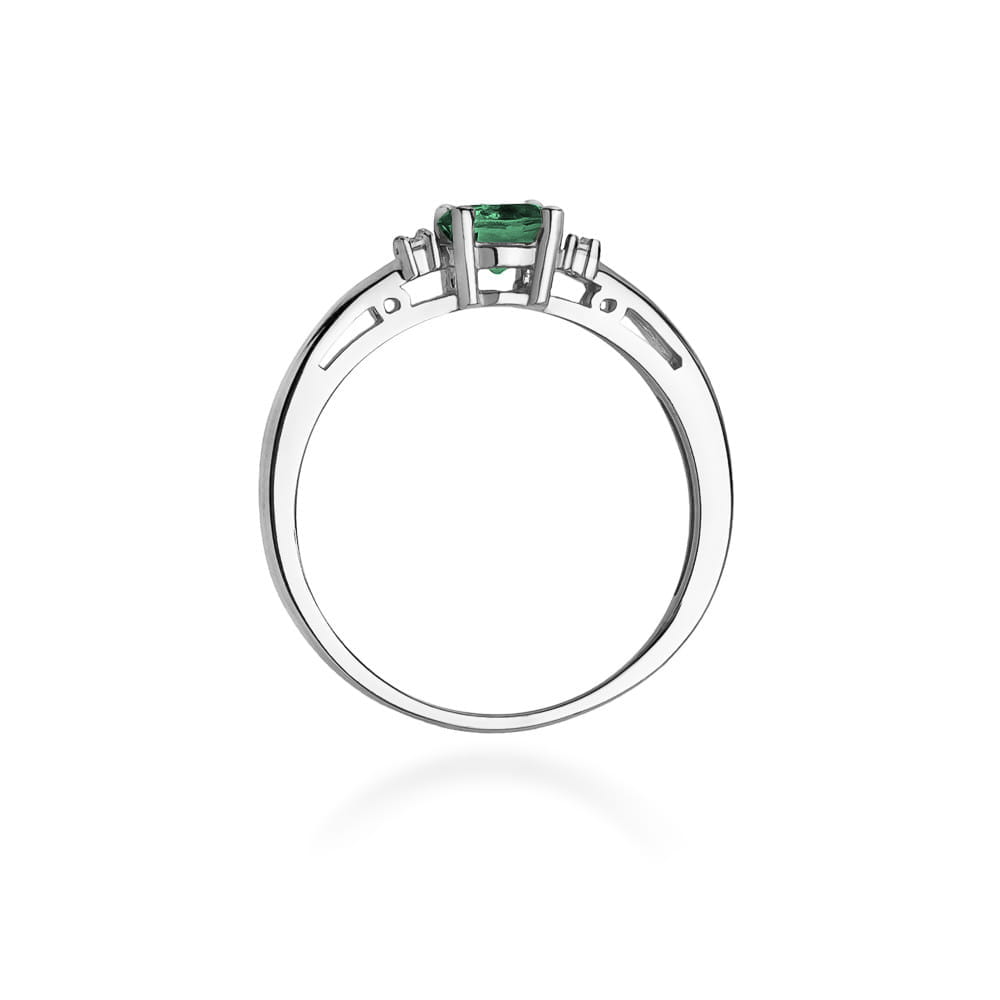 Gold Ring With Emerald And Diamonds