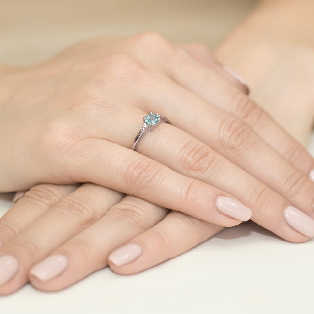 Auksinis Žiedas Su Topazu Ir Deimantais