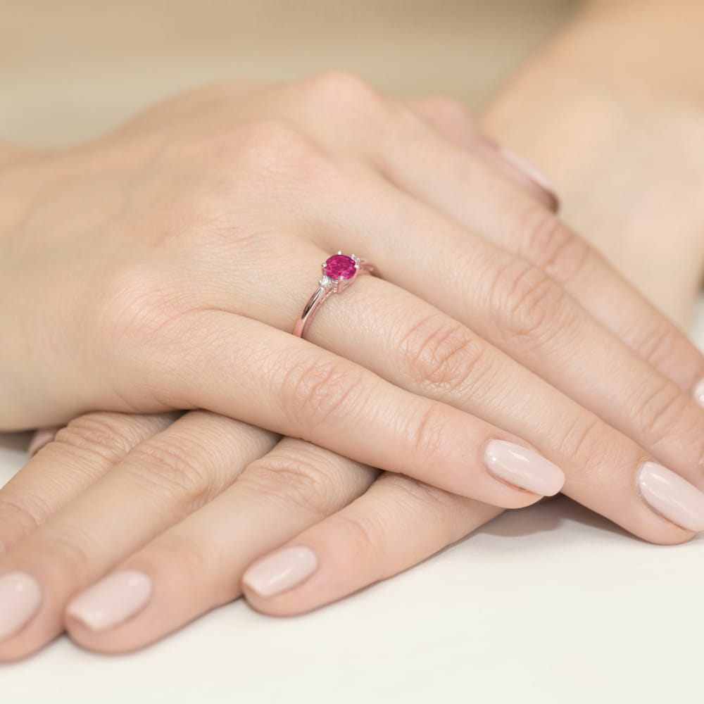 Gold Ring With Ruby And Diamonds