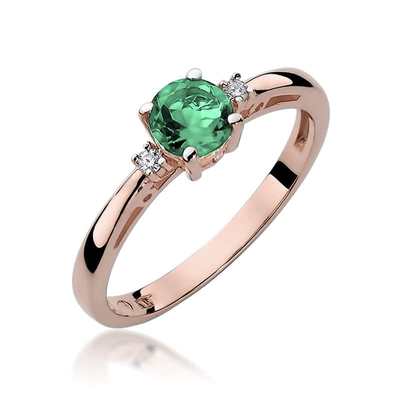 Gold Ring With Emerald And Diamonds