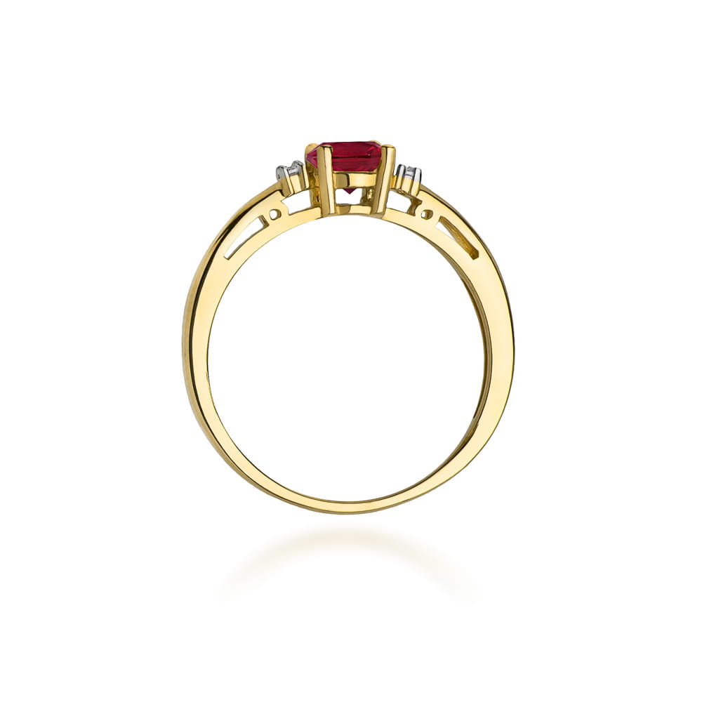 Gold Ring With Ruby And Diamonds