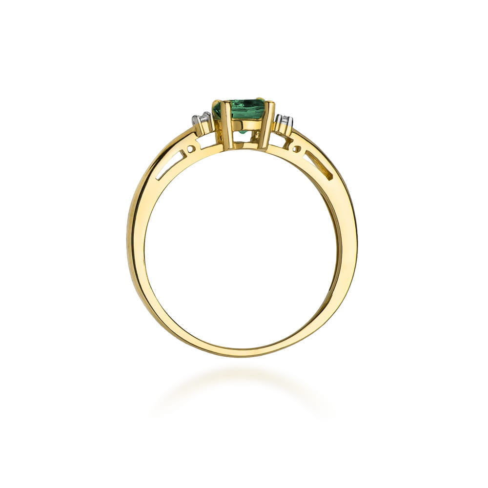 Gold Ring With Emerald And Diamonds
