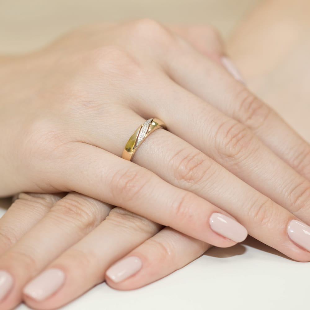 Auksinis Žiedas Su Deimantais