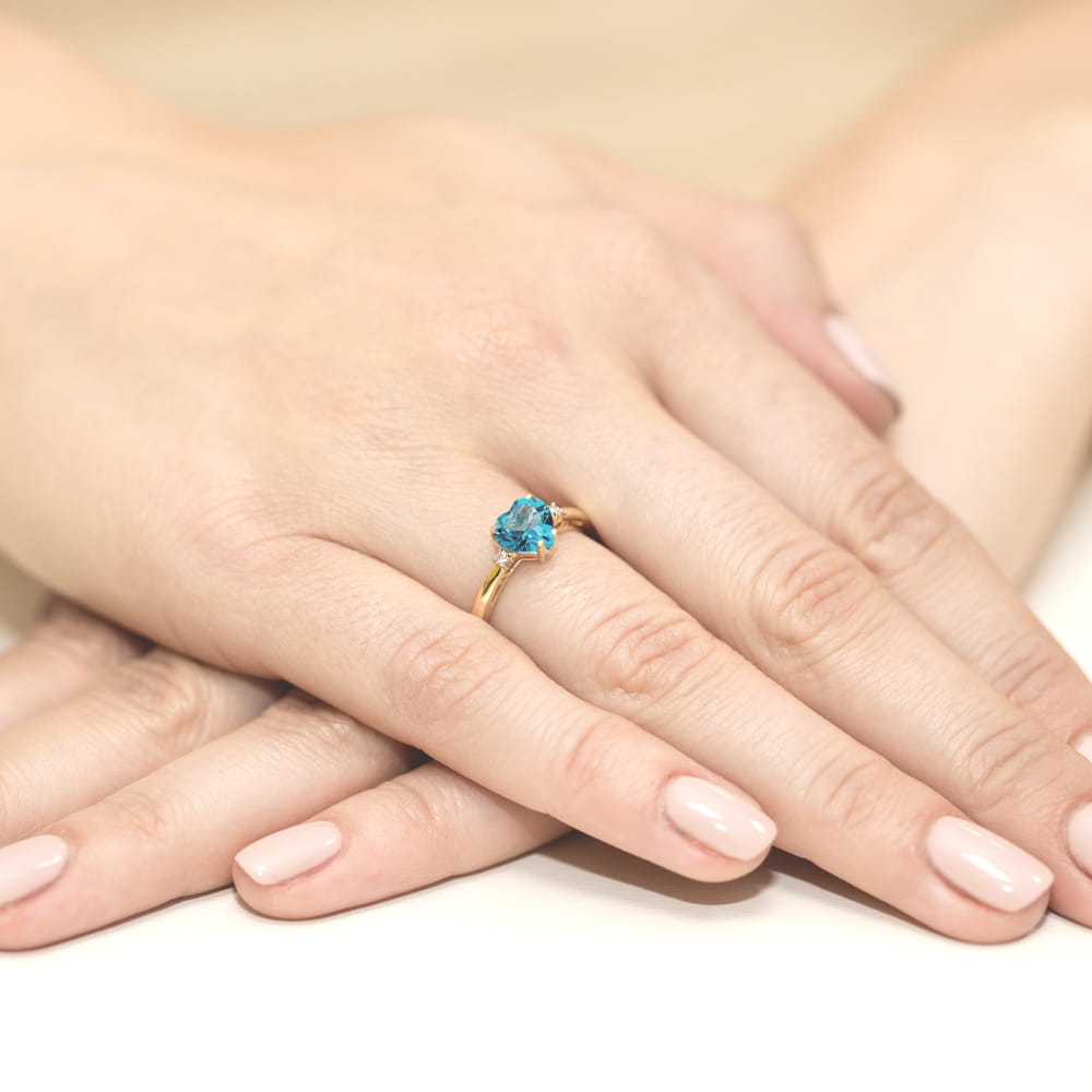 Auksinis Žiedas Su Topazu Ir Deimantais