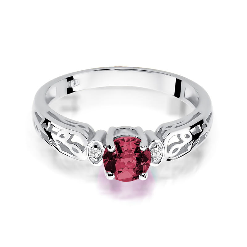 Gold Ring With Ruby And Diamonds