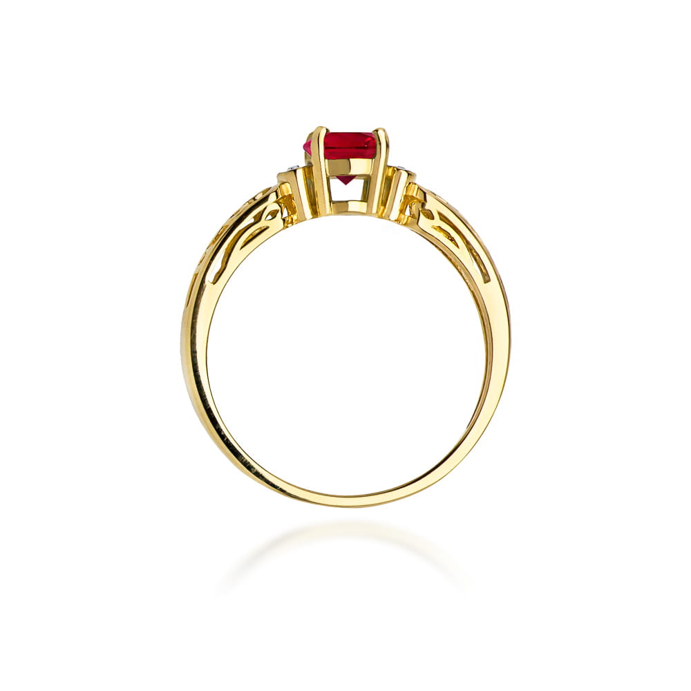 Gold Ring With Ruby And Diamonds