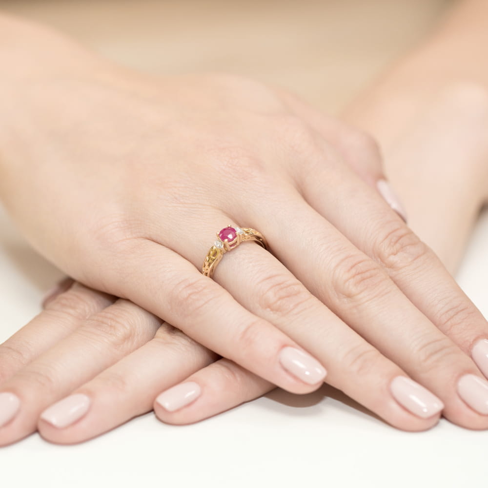 Gold Ring With Ruby And Diamonds
