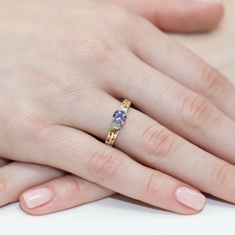 Gold Ring With Tanzanite And Diamonds