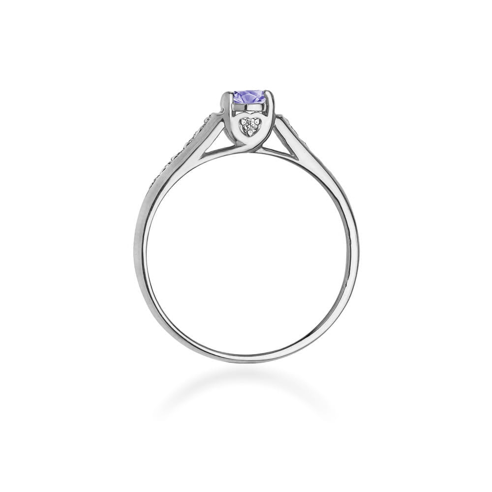 Gold Ring With Tanzanite And Diamonds