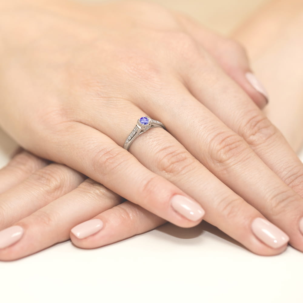 Gold Ring With Tanzanite And Diamonds