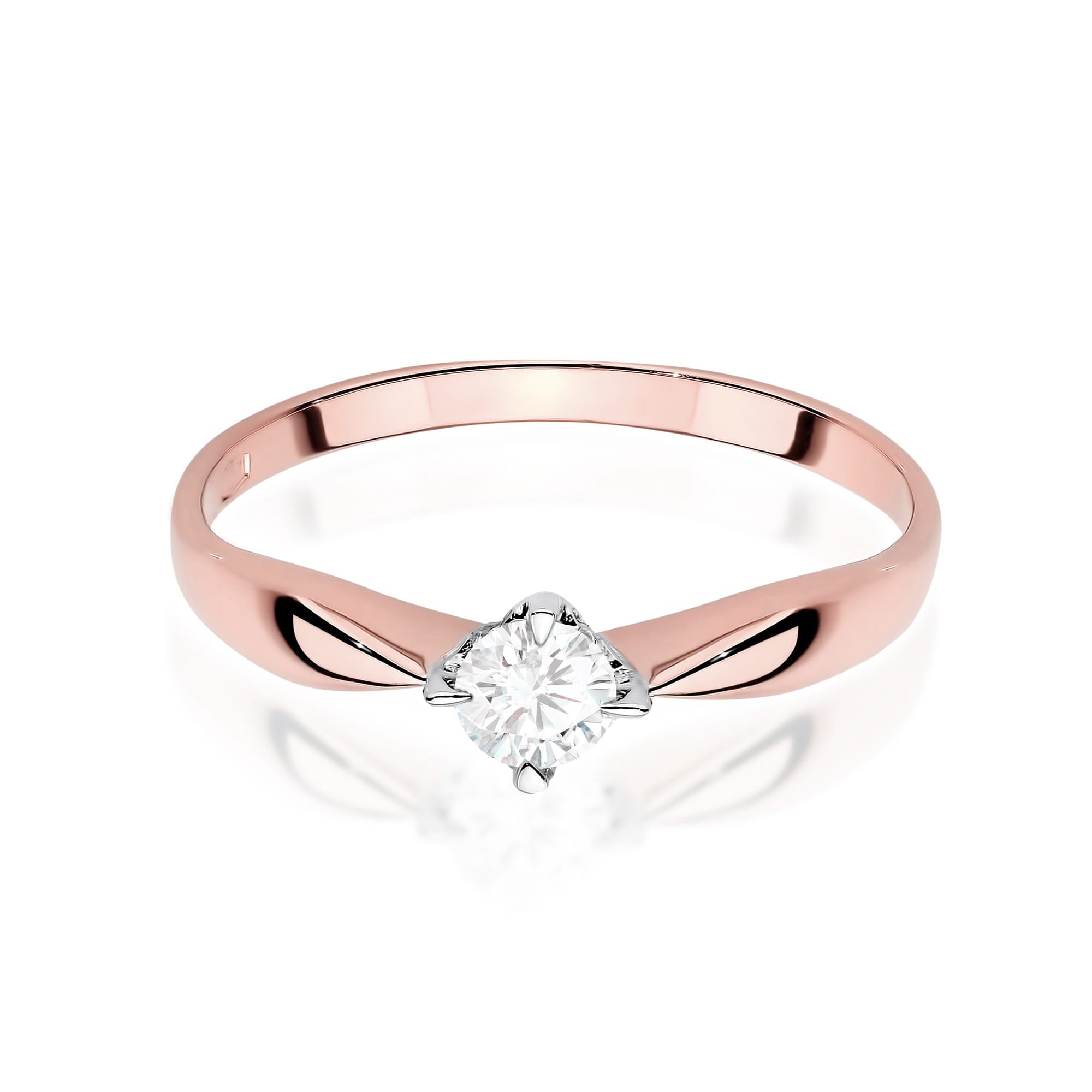 Gold Ring With Lab-Grown Diamond