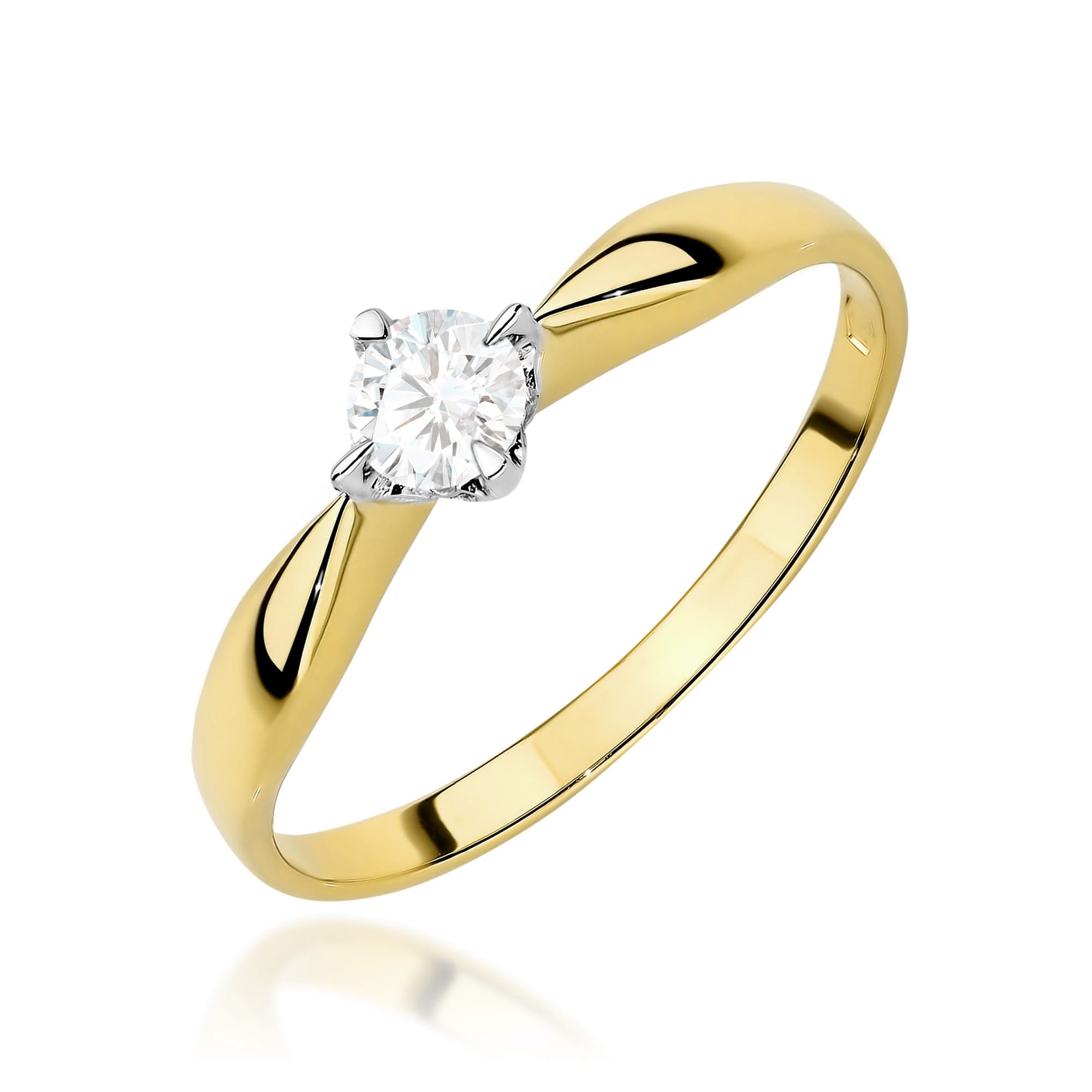 Gold Ring With Lab-Grown Diamond
