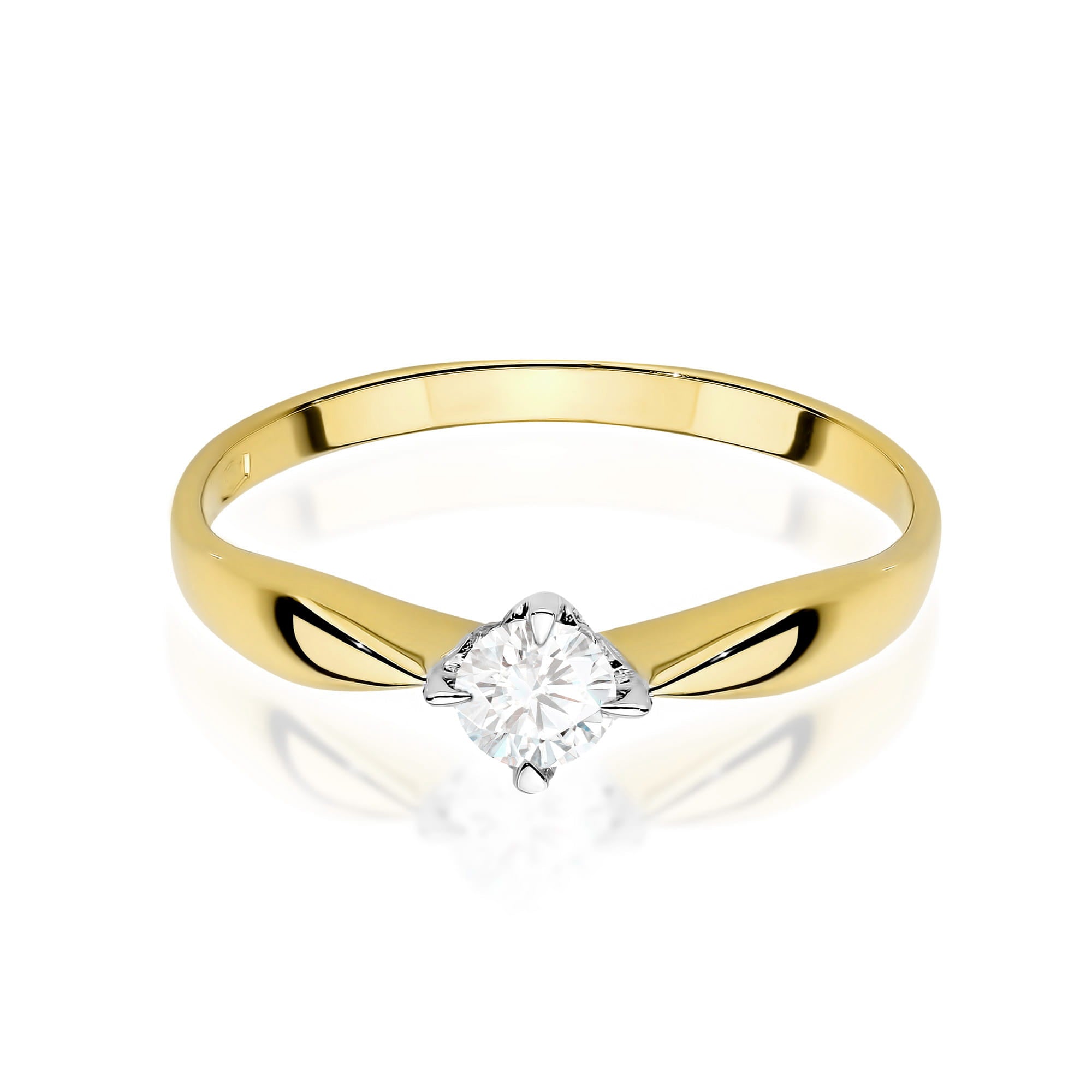 Gold Ring With Lab-Grown Diamond
