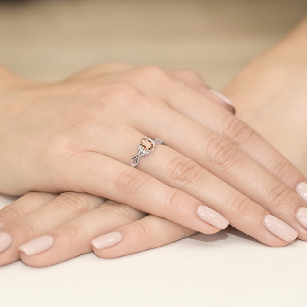 Auksinis Žiedas Su Morganitu Ir Deimantais