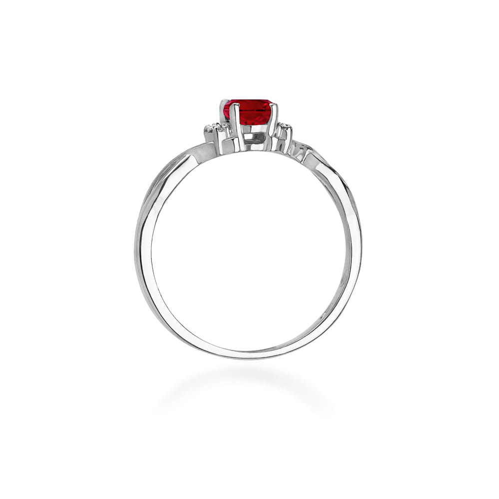 Gold Ring With Ruby And Diamonds