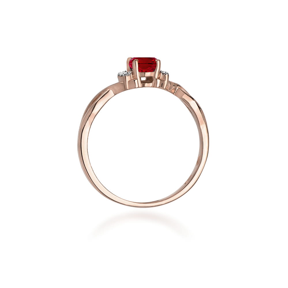 Gold Ring With Ruby And Diamonds