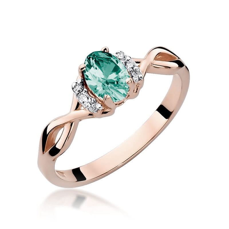 Gold Ring With Emerald And Diamonds