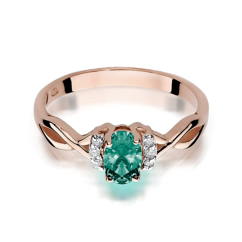 Gold Ring With Emerald And Diamonds