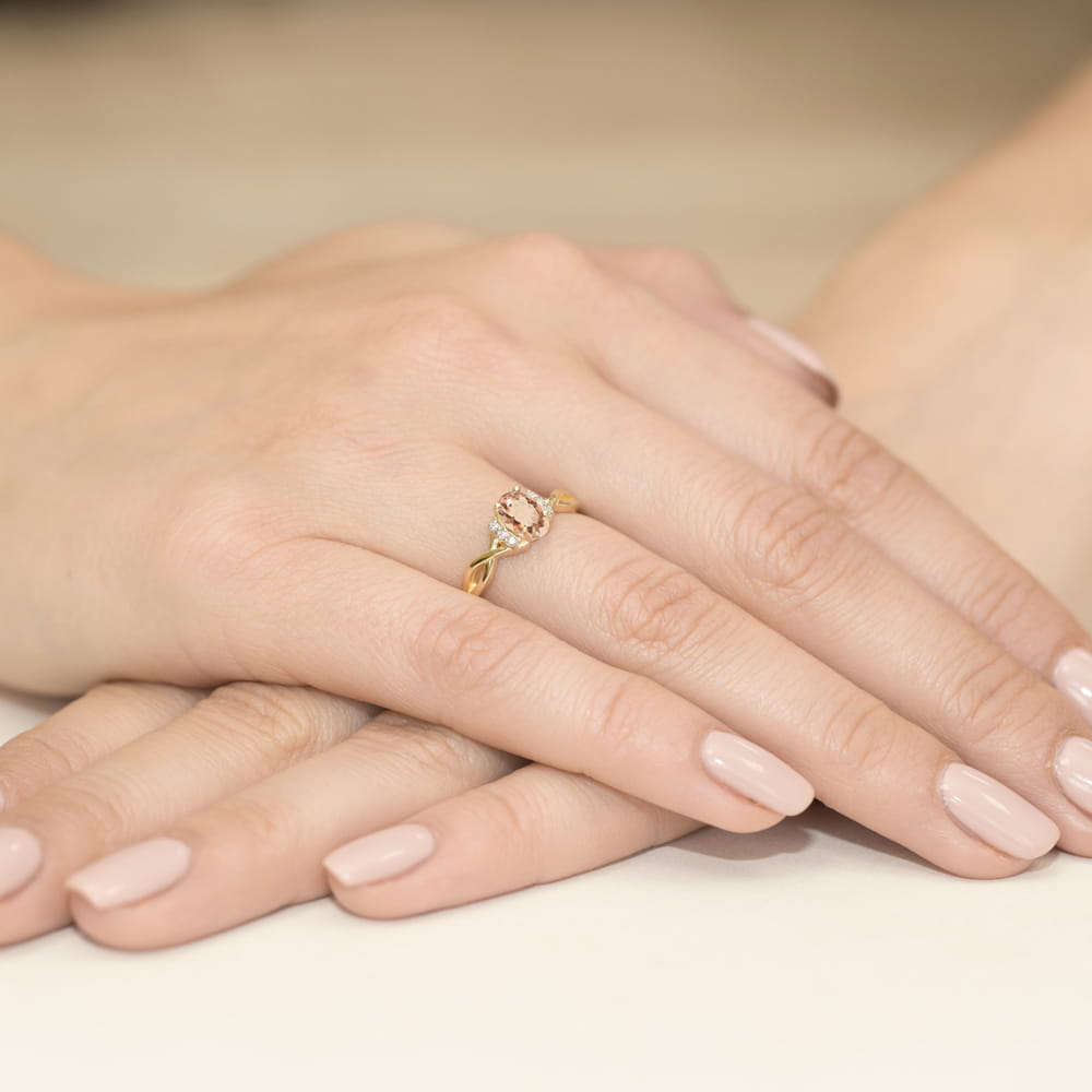 Auksinis Žiedas Su Morganitu Ir Deimantais